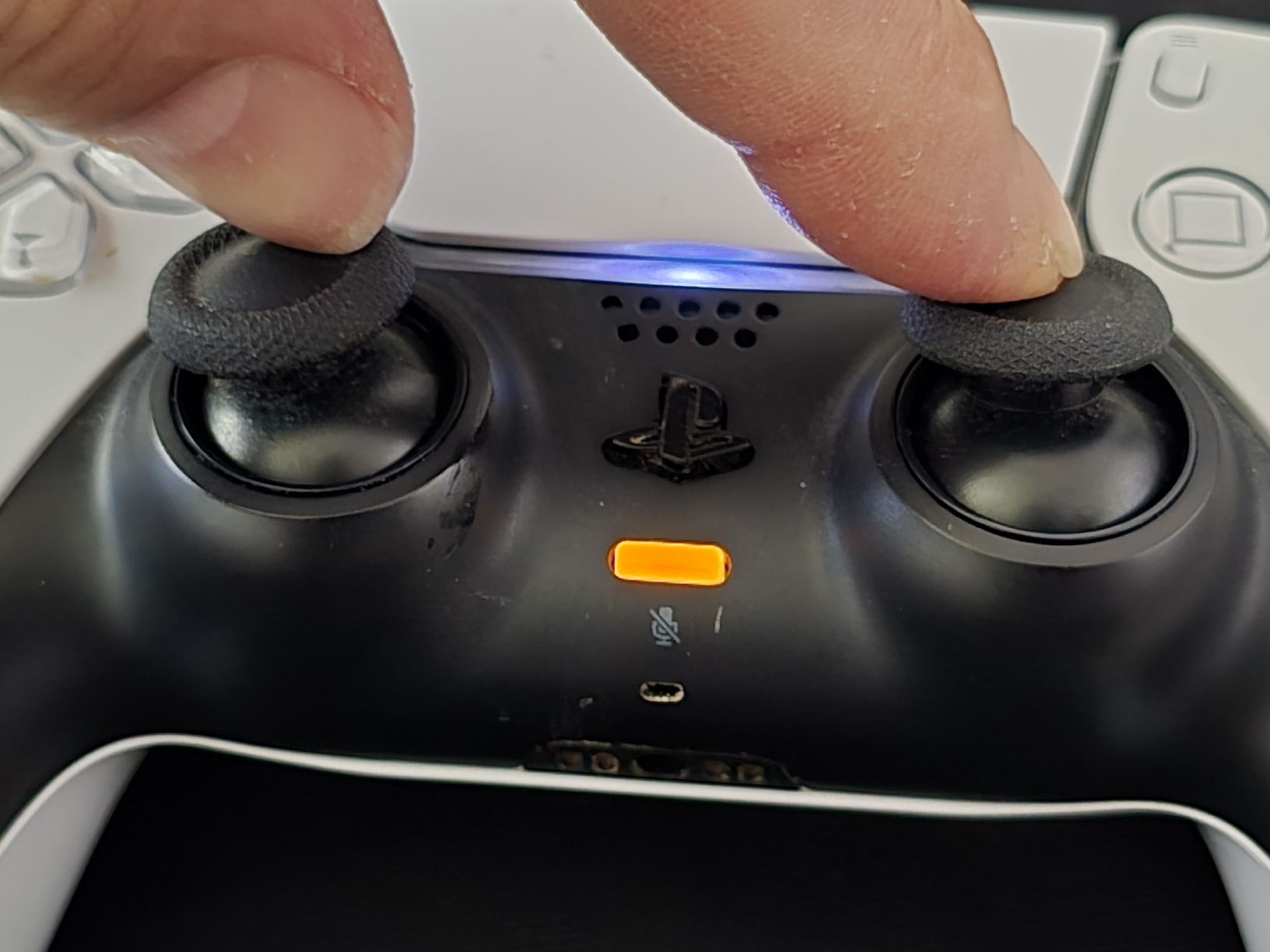 Sony Manettes: PS5 Controller + Fifa 22 – D'occasion à Basel par Honest 2