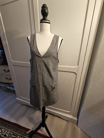 Schönes Kleid von MNG mit Hahnentrittmuster, Grösse S