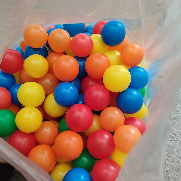Spielzeuge: Bälle 130 Stück Bällebad – Gebraucht aus Trogen von npr_xwp2 2