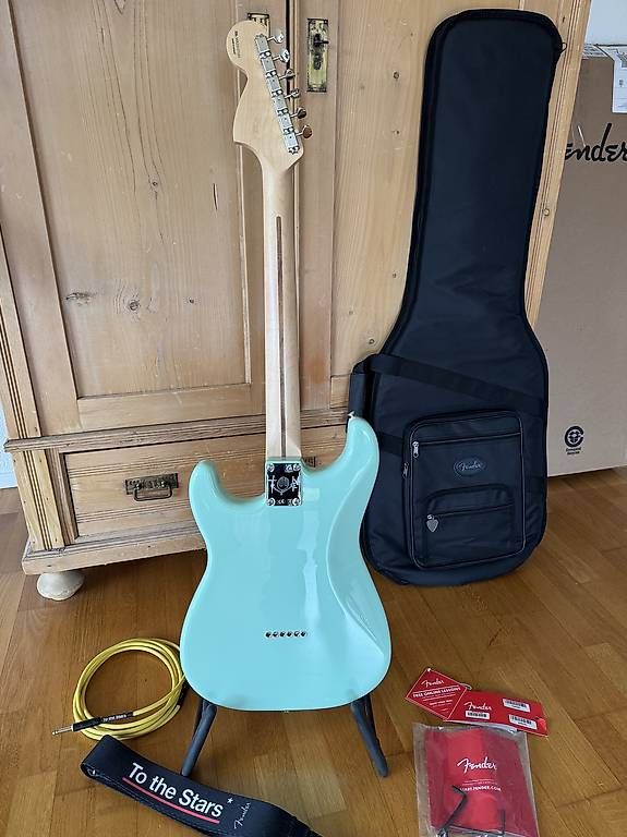 Musikinstrumente: Fender Tom Delonge Strat RW Surf Green – Gebraucht aus Gunzgen von Biedermann_Daniel 3