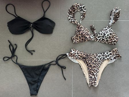 2x Bikini mit Leo-Muster und Rüschen Grösse S