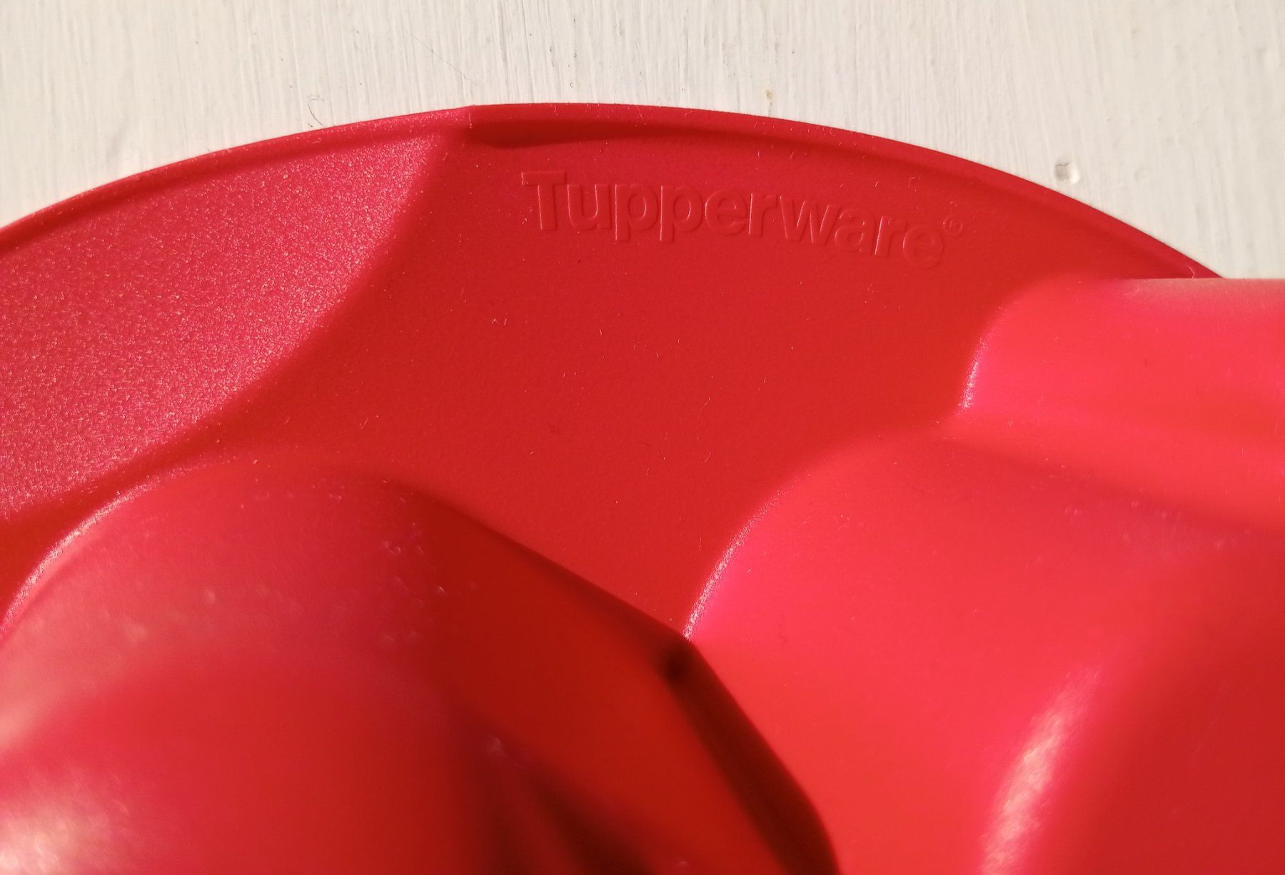Tupperware Teglie da forno: Tupperware Silikonbackform Schneemann Rot Top! – Usato da Allschwil venduto da Evgeniia78 3