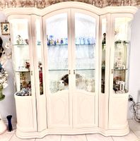 Barock‑Vitrine im klassischen Stil