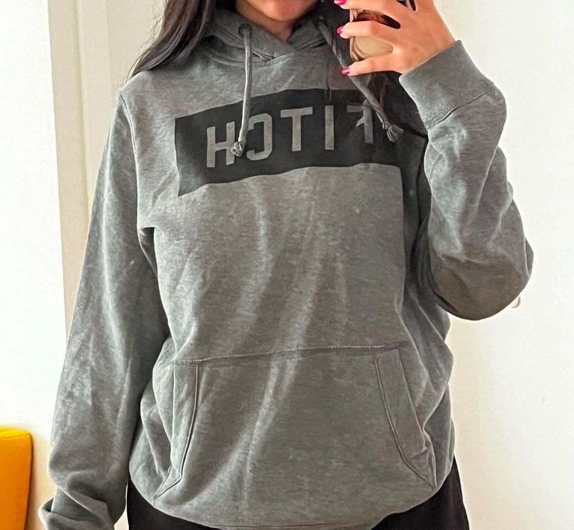 Abercrombie Maglioni & Felpe: Hoodie / sweat à capuche gris "FITCH", taille L – Usato da Montreux venduto da m.mlkstn