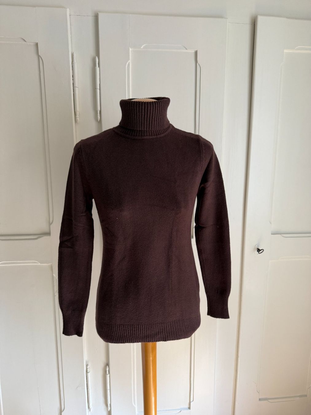 Brax Pulls & Sweat-shirts: Strickpullover dunkelbraun mit Rollkragen S – D'occasion à Zürich par Diazaio