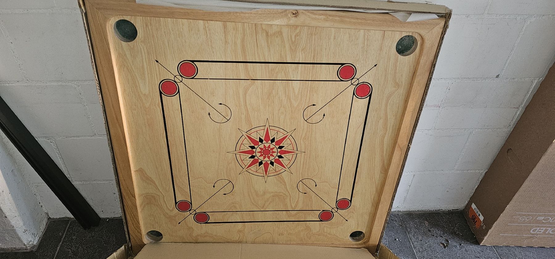 Giochi: Carrombrett Holz mit roter Dekoration. – Usato da Baden venduto da Khitsch