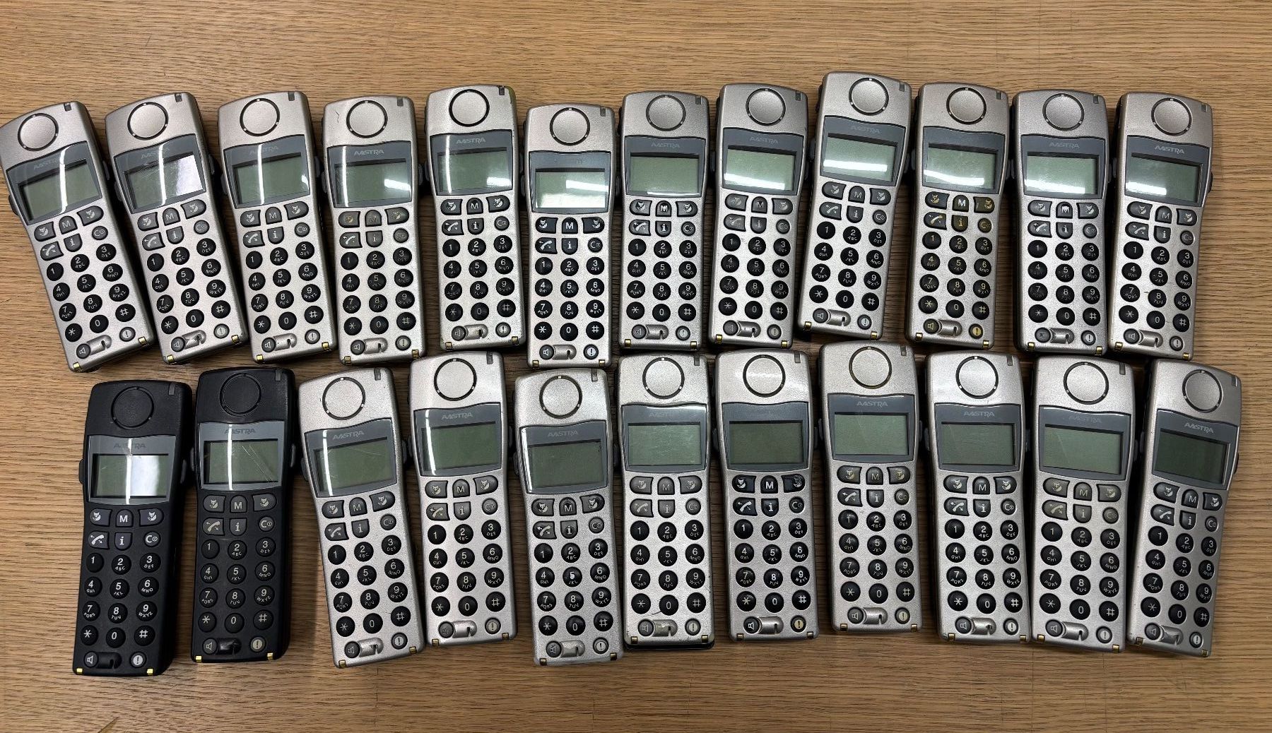Aastra Telefoni: Aastra 135 & 135pro Dect Handys total 31 Stk. ohne Akku – Difettoso da Dielsdorf venduto da Duc_74