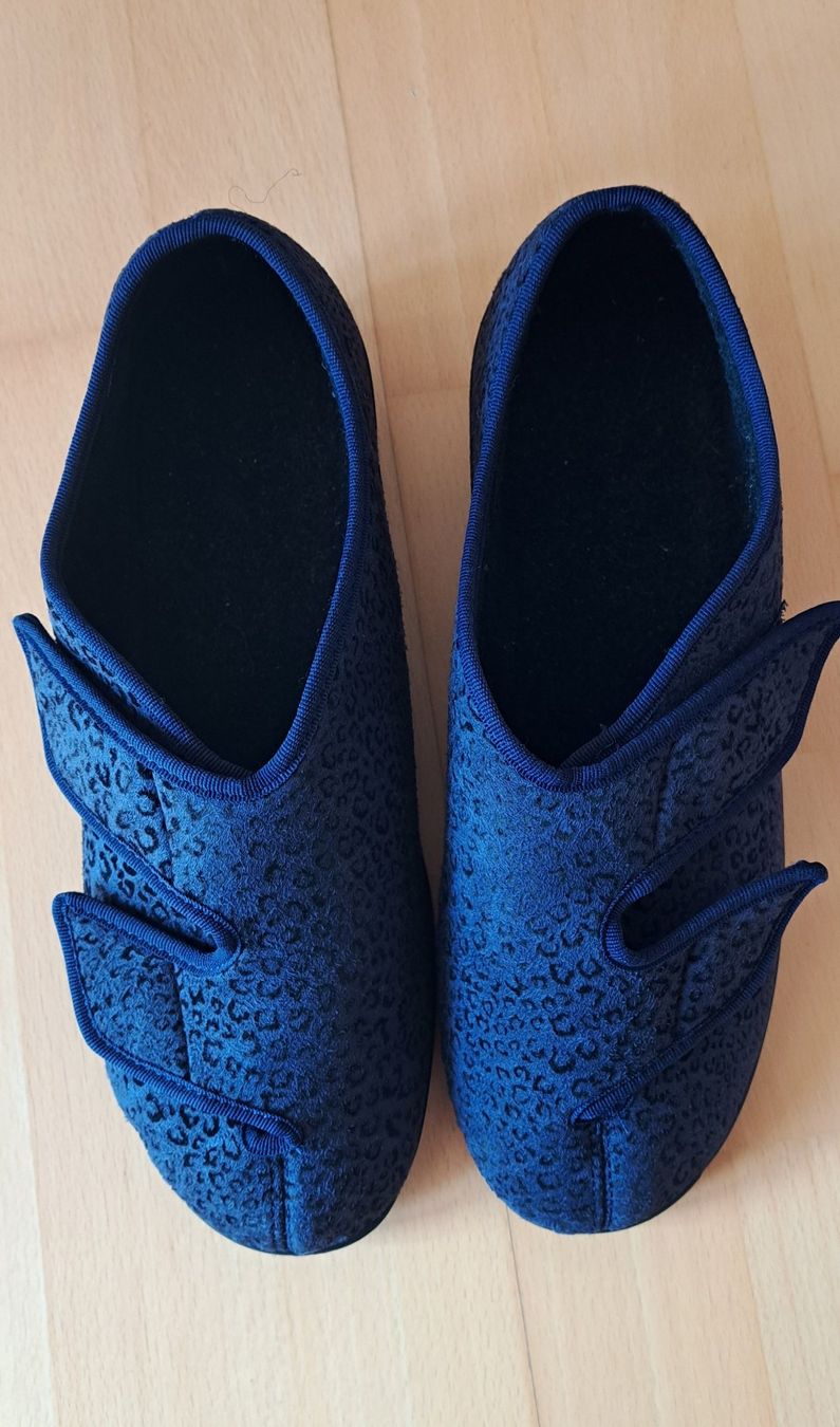 Scarpe da donna: Hausschuhe mit Klettverschluss – Usato da Gerlafingen venduto da Tom_24