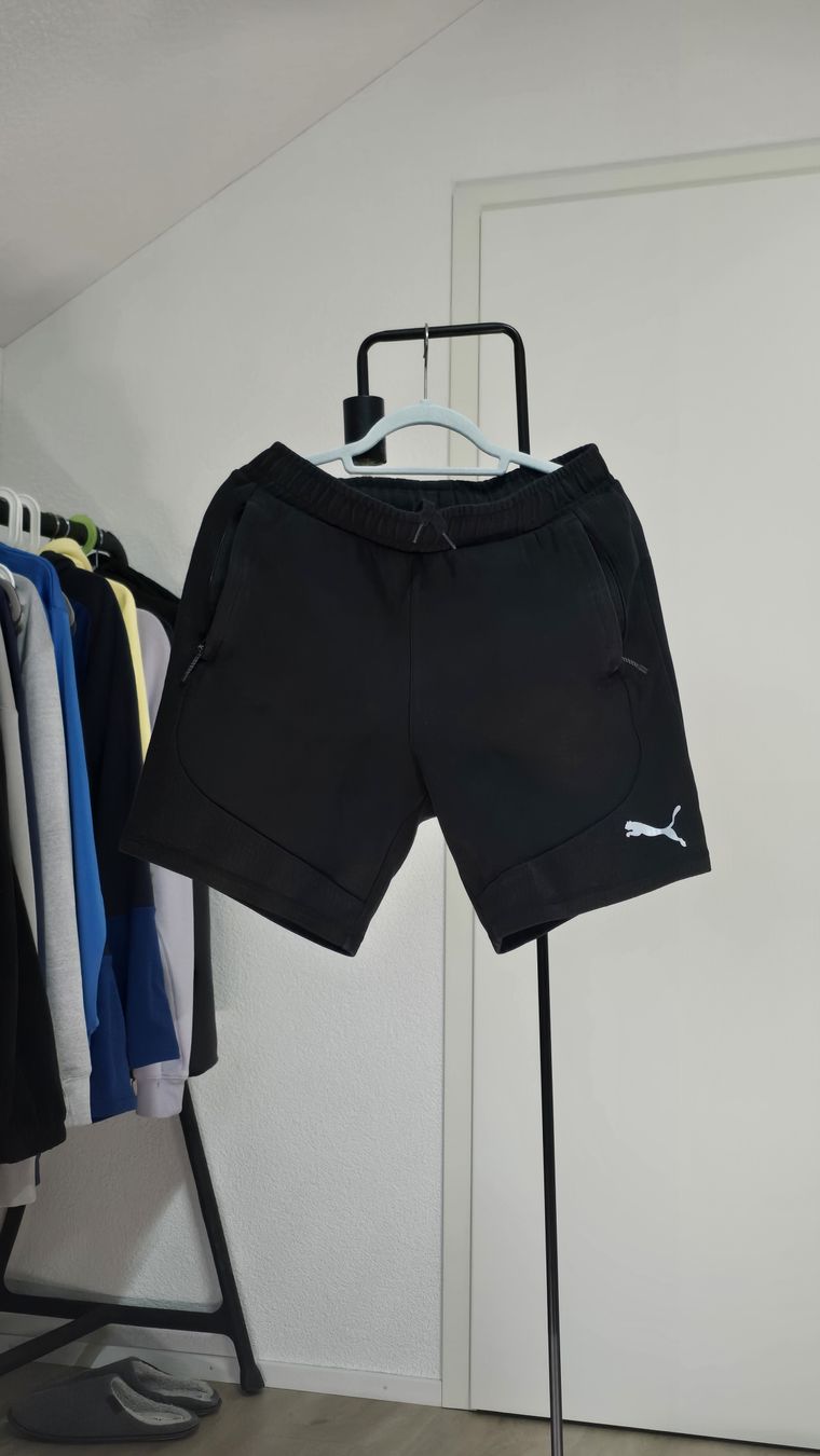 Puma Pantaloni: Puma Shorts – Usato da Rothrist venduto da adniramadani21