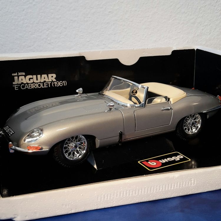 Bburago 1:18 Jaguar E Cabriolet 1961 Grün im Kanton Solothurn