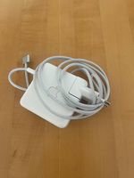 Macbook Pro Ladekabel und Adpater
