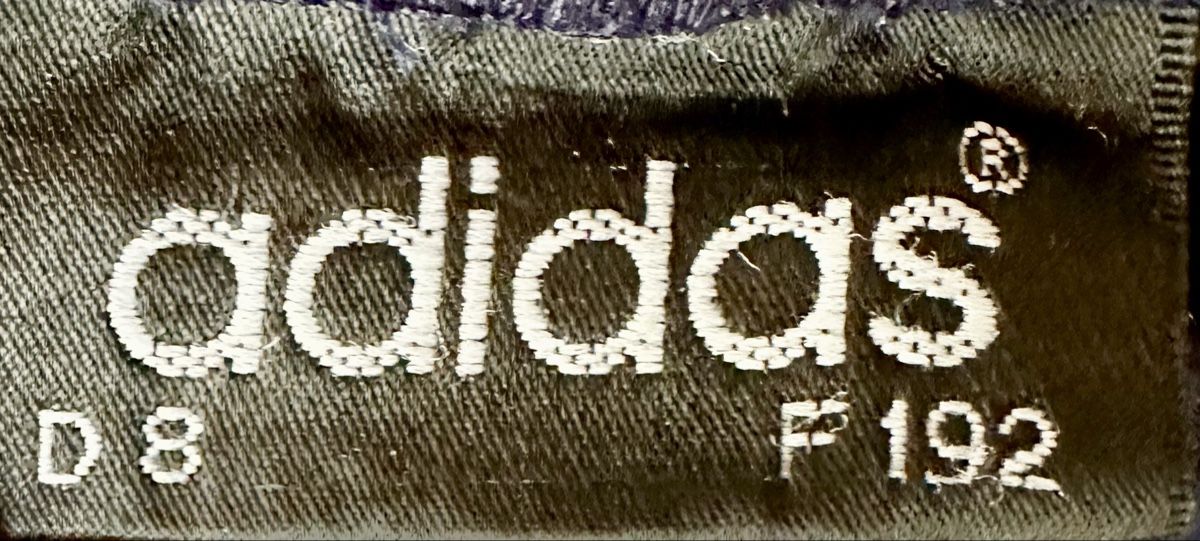 Adidas Pantaloni: Vintage Adidas Trainingshose – Usato da Bern venduto da ACR12 3