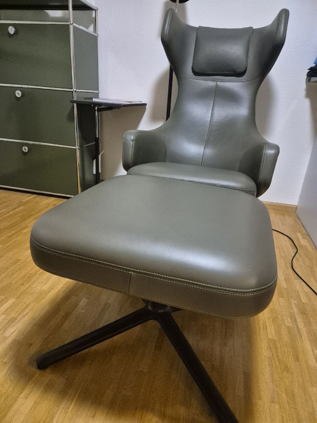 Vitra Poltrone: Vitra Grand Repos + Ottoman – Usato da Allschwil venduto da Beniccio 3