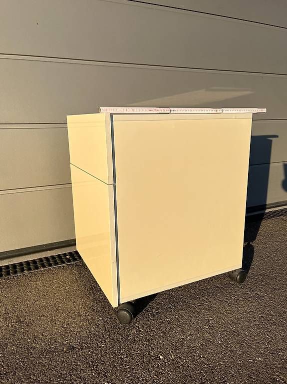 Korpus: Rollcontainer weiss mit 2 Schubladen und Hängeregister – Gebraucht aus Bellikon von Ndorfer