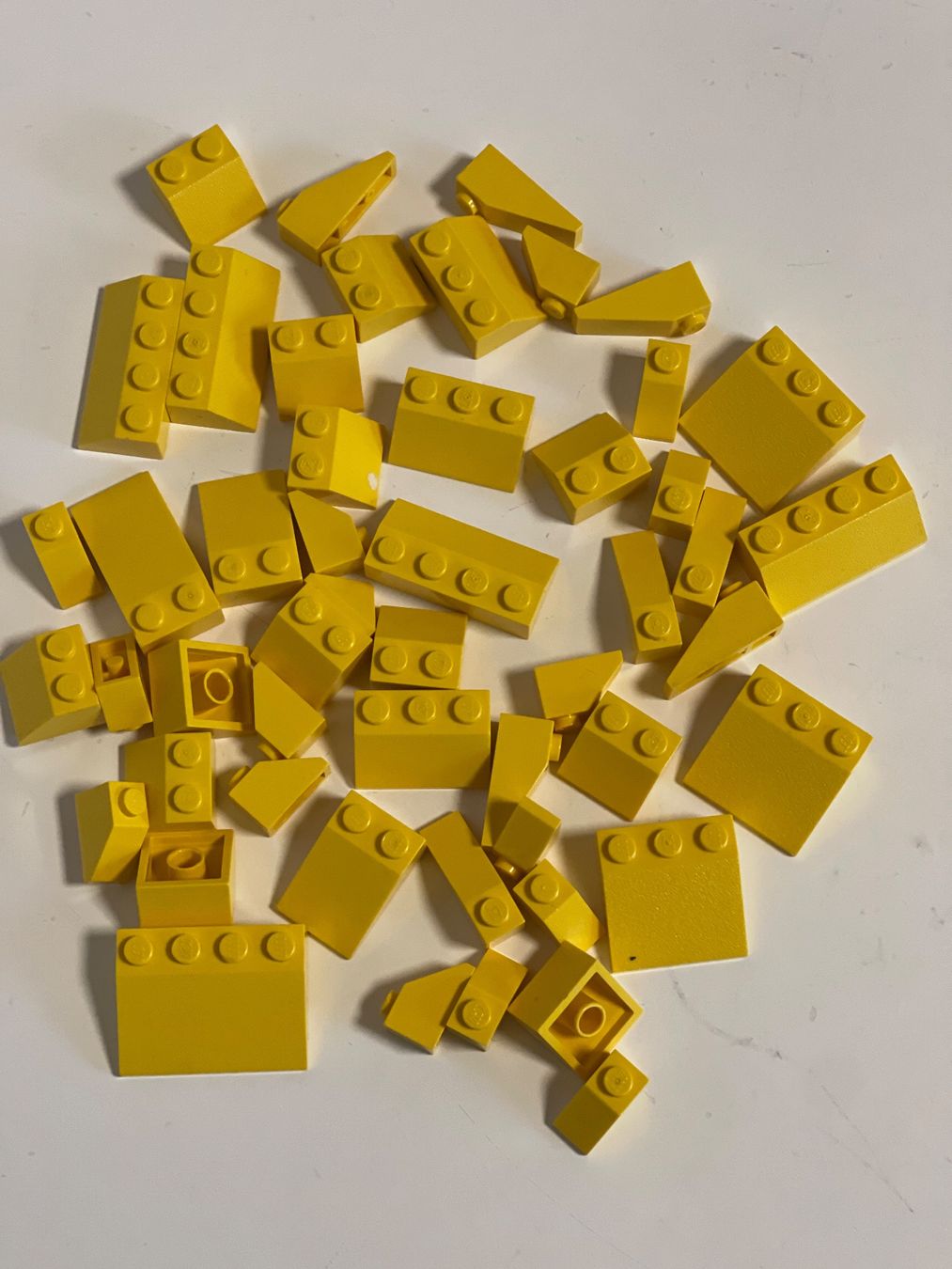 Lego Spielzeuge: LEGO- 50 Gelbe Dach Steine – Gebraucht aus Gelterkinden von cobra0110