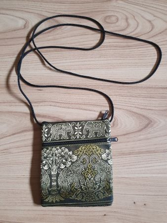 Elegante kleine & leichte Umhängetasche mit Elefantenmuster