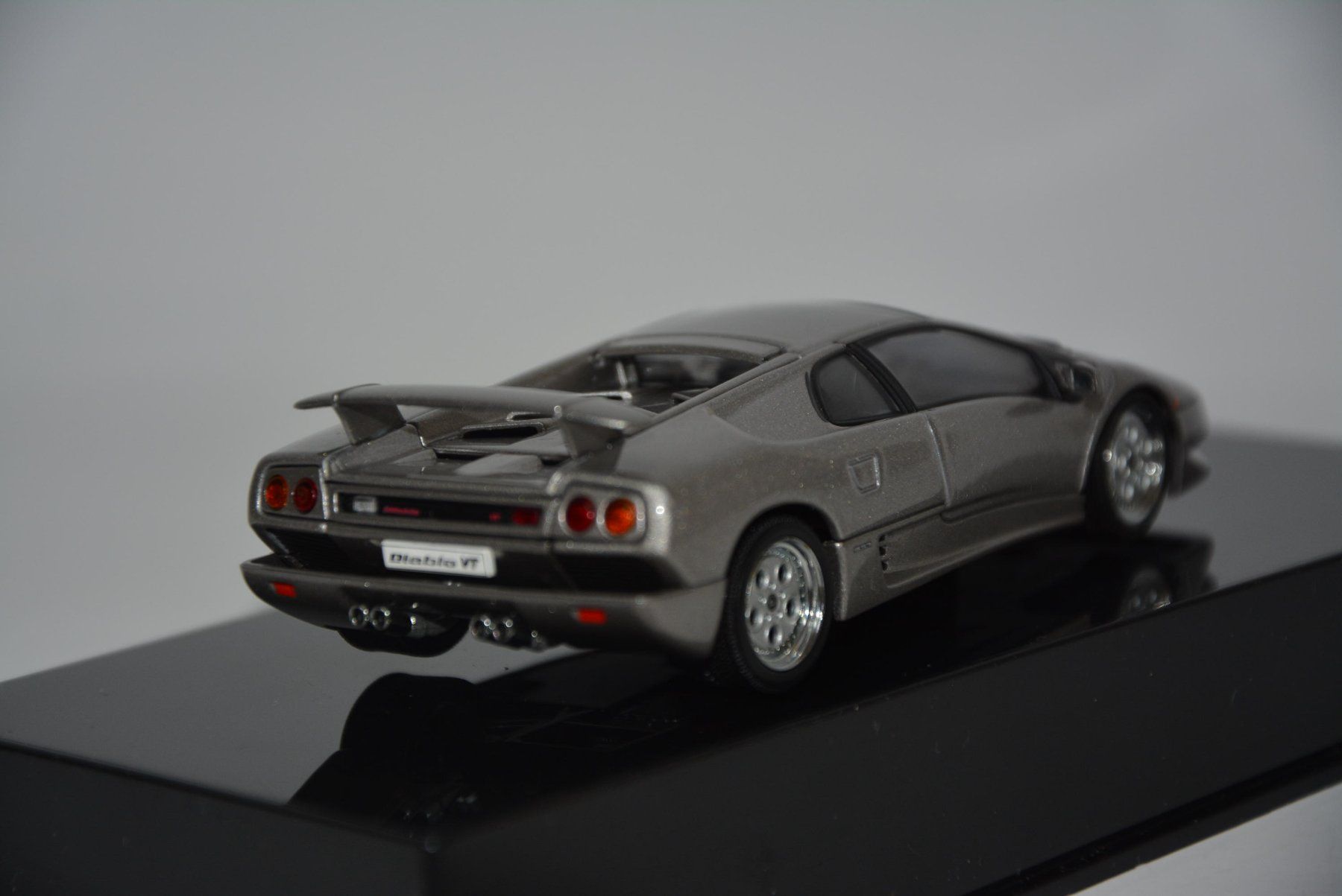 Lamborghini Modellautos: Lamborghini Diablo Coupe VT 1990 , Titanium Silver , 1:43 – Neu und originalverpackt aus Goldach von Feivel9 6