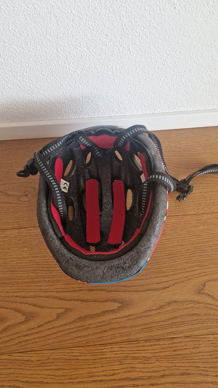 Helme: Kinderhelm, cooles Design, Grösse S – Gebraucht aus Forch von tepepan 1