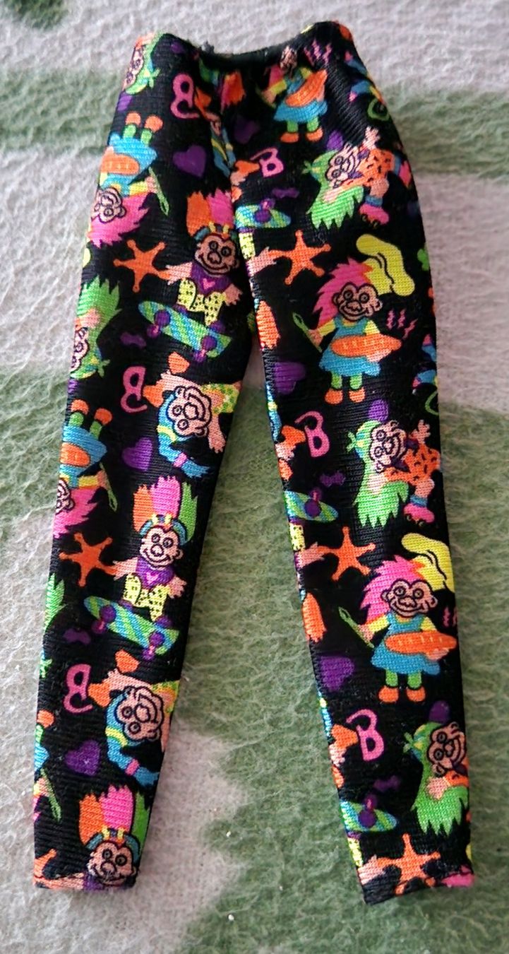 Poupées: pantalon pour Barbie  – D'occasion à Couvet par Pioune