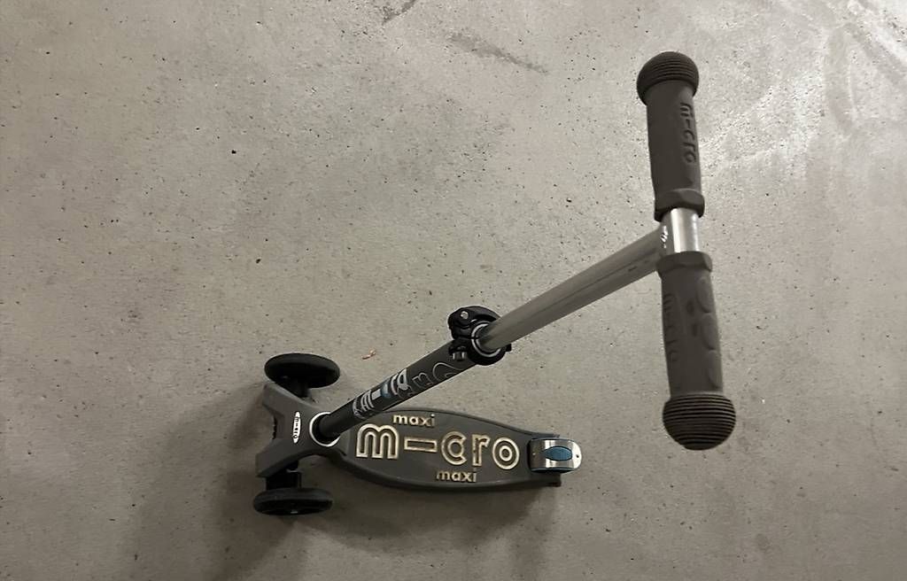 Véhicules pour enfants: Micro Maxi Deluxe Trottinett – D'occasion à Zürich par MariaSusanne 1