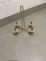 Skandinavischer Kerzenstaender von ferm LIVING, beige.