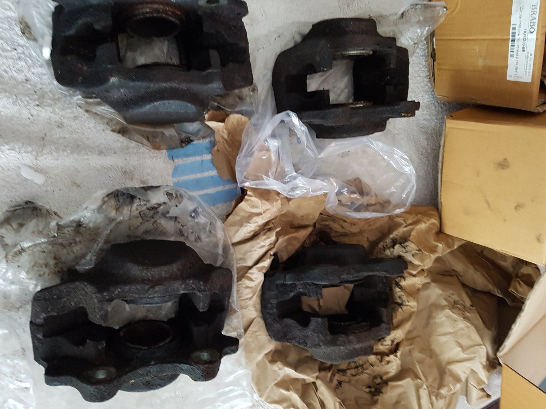Tutti pezzi di ricambio auto: Bremszangen Set vorne/hinten. – Usato da Belp venduto da Guadalupe84