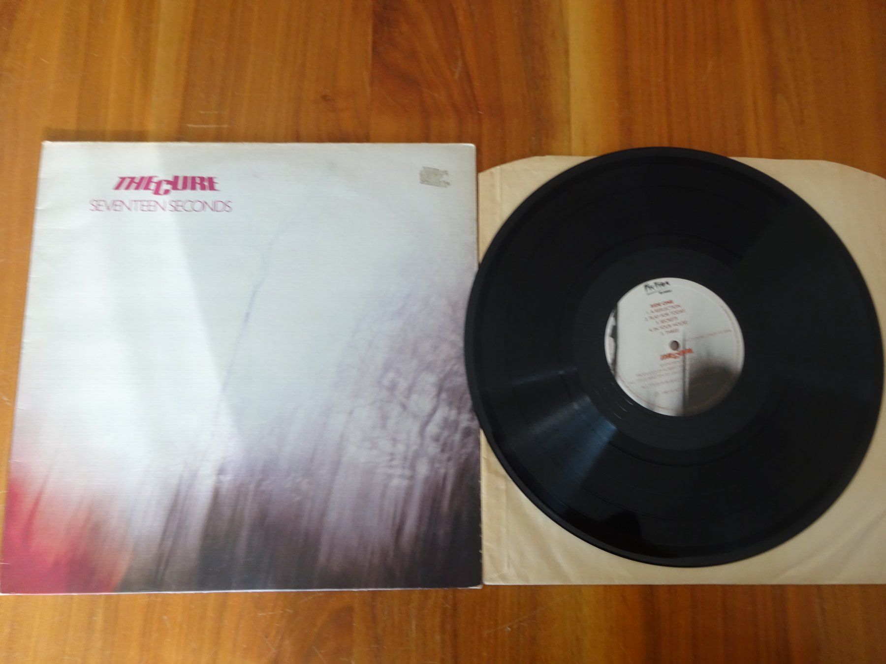 Dischi in vinile: THE CURE ** SEVENTEEN SECONDS ** AKTION 80.- – Usato da Luzern venduto da xrayspex99 1