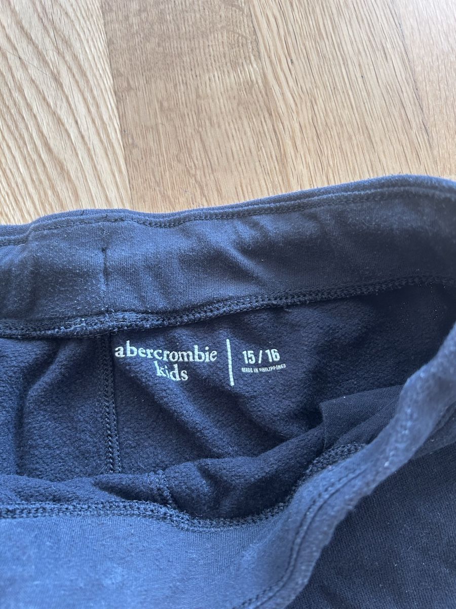 Abercrombie Pantaloni: Abercrombie Trainerhosen Grösse S – Usato da Rotkreuz venduto da User_not_found 1