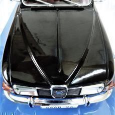 Saab Modellini d'auto: SAAB 96 V4 im Massstab 1/18, Schwarz – Nuovo e nell'imballaggio originale da Erlenbach im Simmental venduto da Model_box 3