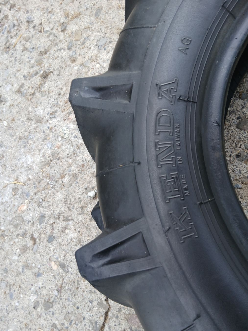 Pneus & Roues: Reifen 5.00-12 4P.R. – D'occasion à Schönenberg ZH par YesSt 2