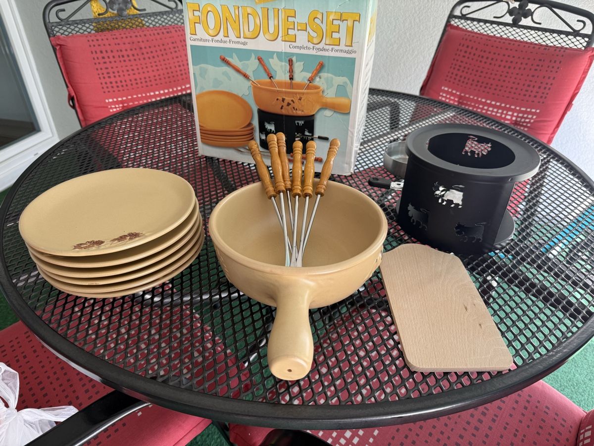 Geschirrsets: Fondue-Set – Gebraucht aus Rothrist von Lon28 1