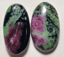 Cabochon Set L-6989 – Rubin Zoisit 24x12x5 & 23x14x5 mm 37 K