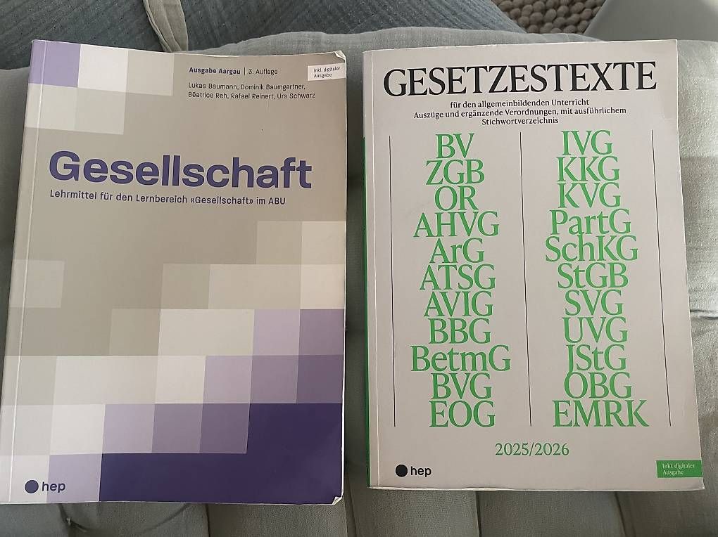 Livres: Lehrbücher Gesellschaft, Gesetzestexte – D'occasion à Untersiggenthal par bec_fj5p