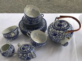 Verkaufe ein asiatisches Teeservice in blau