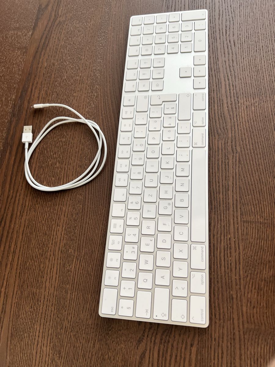 Apple Tastiere: Apple Magic Keyboard mit Ziffernblock für Mac – Usato da Sempach Station venduto da Lembo92 1