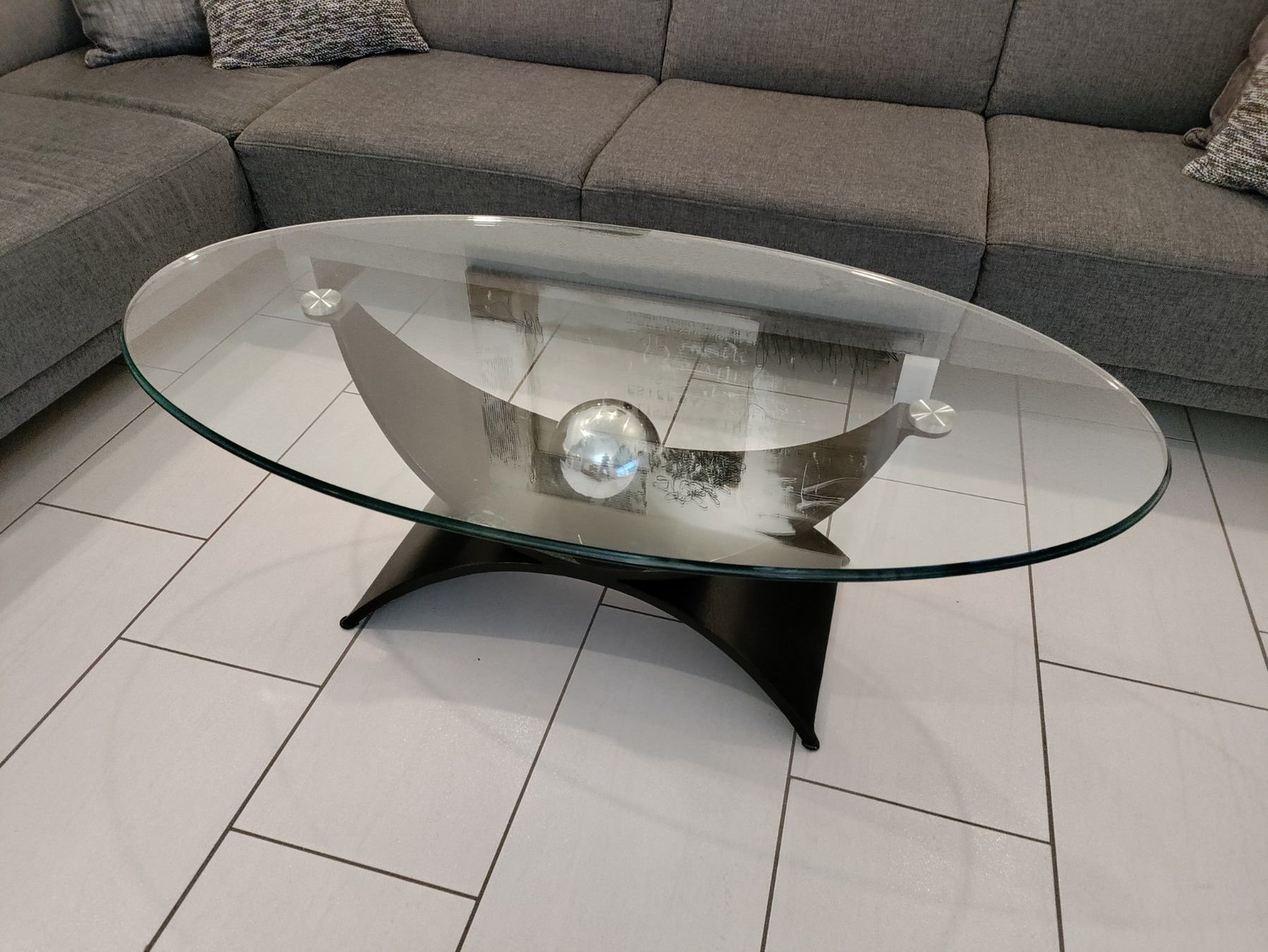 Tables: Moderner Glastisch mit elegantem Design – D'occasion à Oberburg par Stikuma 2
