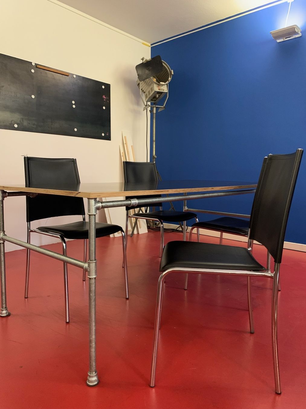 Sedie: 4 Stühle mit Leder / Kunstledersitz – Usato da Zürich venduto da cluethi 4