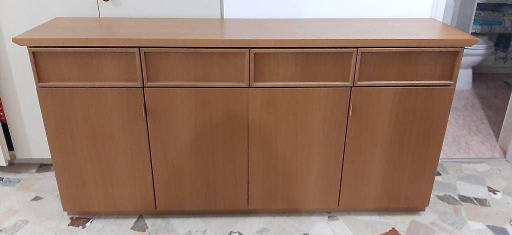 Credenze: Credenza/buffet elegante in legno chiaro – Usato da Lugano venduto da mrj_2vw9