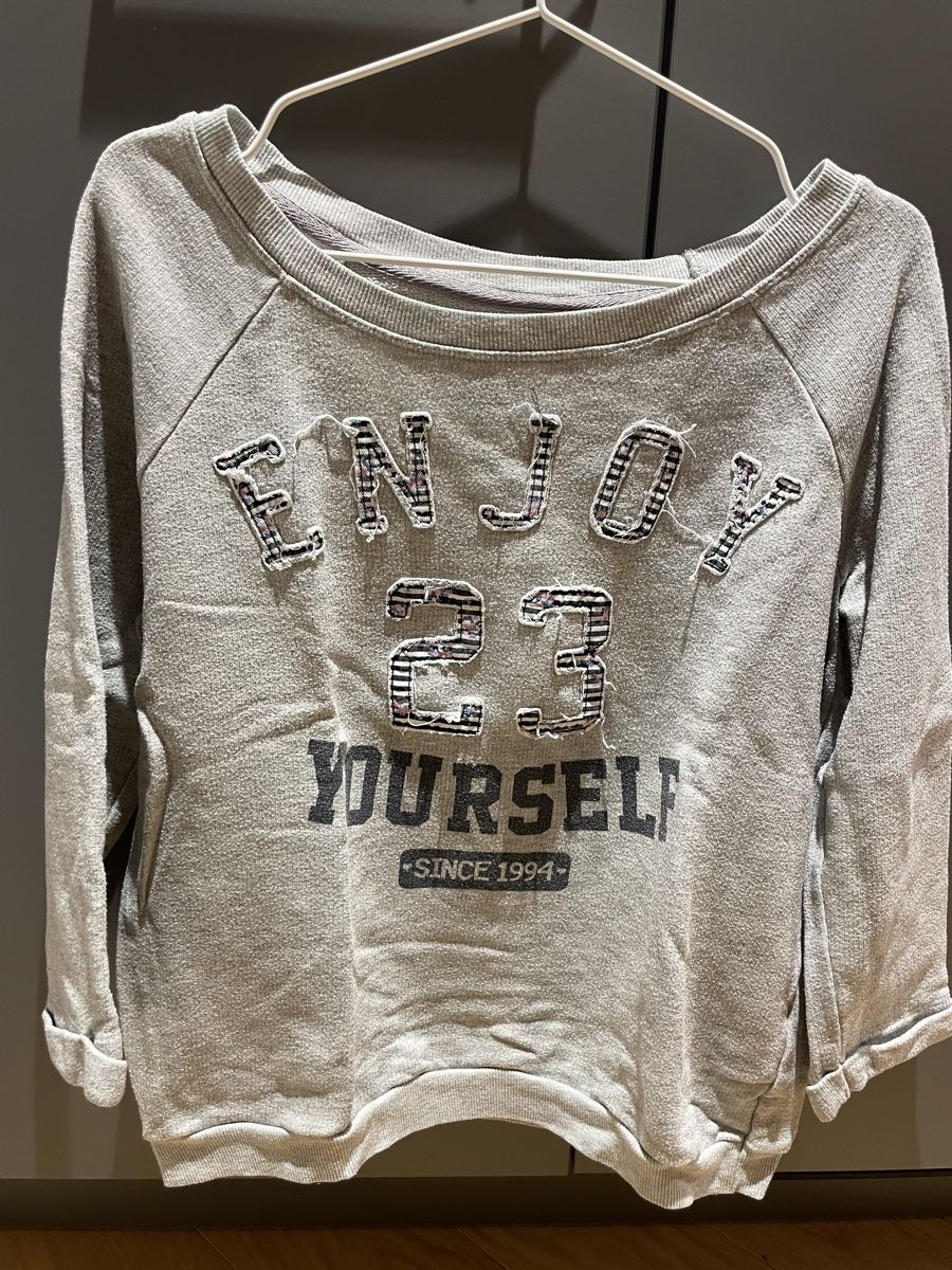 Stradivarius Pullover & Sweatshirts: Grauer Pullover mit Print von Stradivarius, Gr. S – Gebraucht aus Arbon von llaauraa