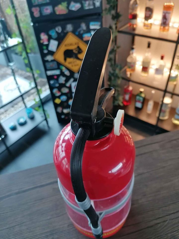 Giocattoli: Getränkedispenser Feuerlöscher 12x36cm – Usato da Nänikon venduto da Manta87 2