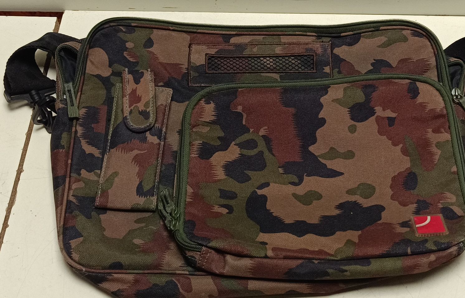 Borse: Coole Laptoptasche Camouflage(em74) – Usato da Künten venduto da Schnaepplihuus