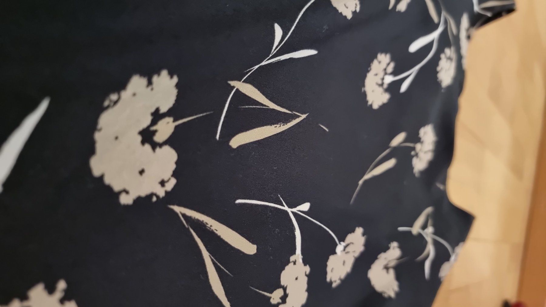 Camicette: Schicke Bluse Gr. 40/L schwarz beige Blumenmuster – Usato da Wald ZH venduto da CapLux 9