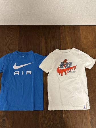 2 Nike T-Shirts Grösse 122/128