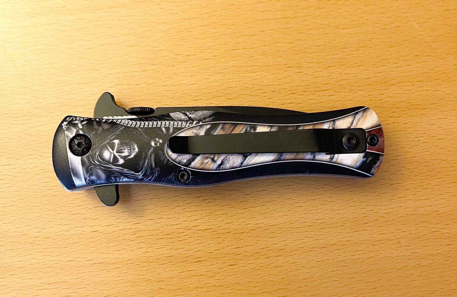 Zubehör: Klappmesser mit Tod bunt mit schwarzer Stahlklinge – Neu und originalverpackt aus Basel von Seifehuesli 1