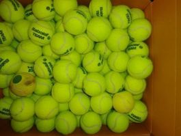 30 gespielte Tennisbälle