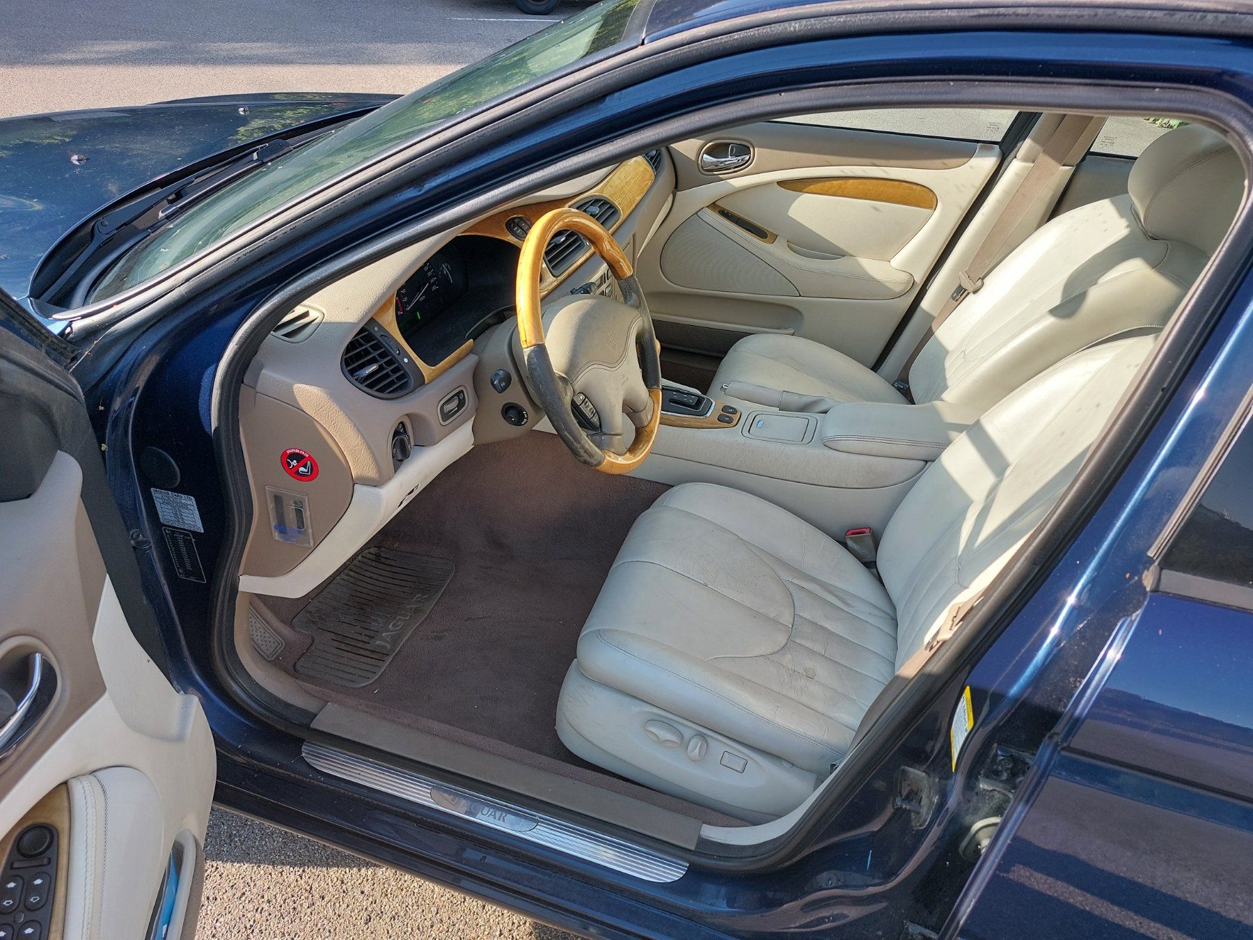 Jaguar Automobili: Jaguar S-Type V8 Limousine blau – Usato da Biel/Bienne venduto da HugoR02 5