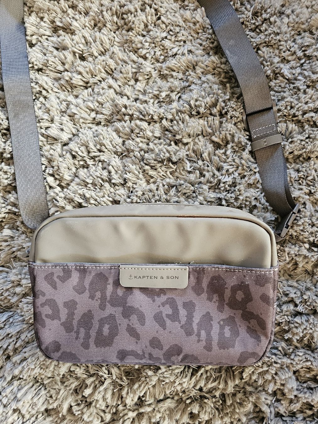 Kapten & Son Taschen: Bergen Pro Crossbody Dark Leo – Neu (gemäss Beschreibung) aus Hendschiken von Nic_Sta 1