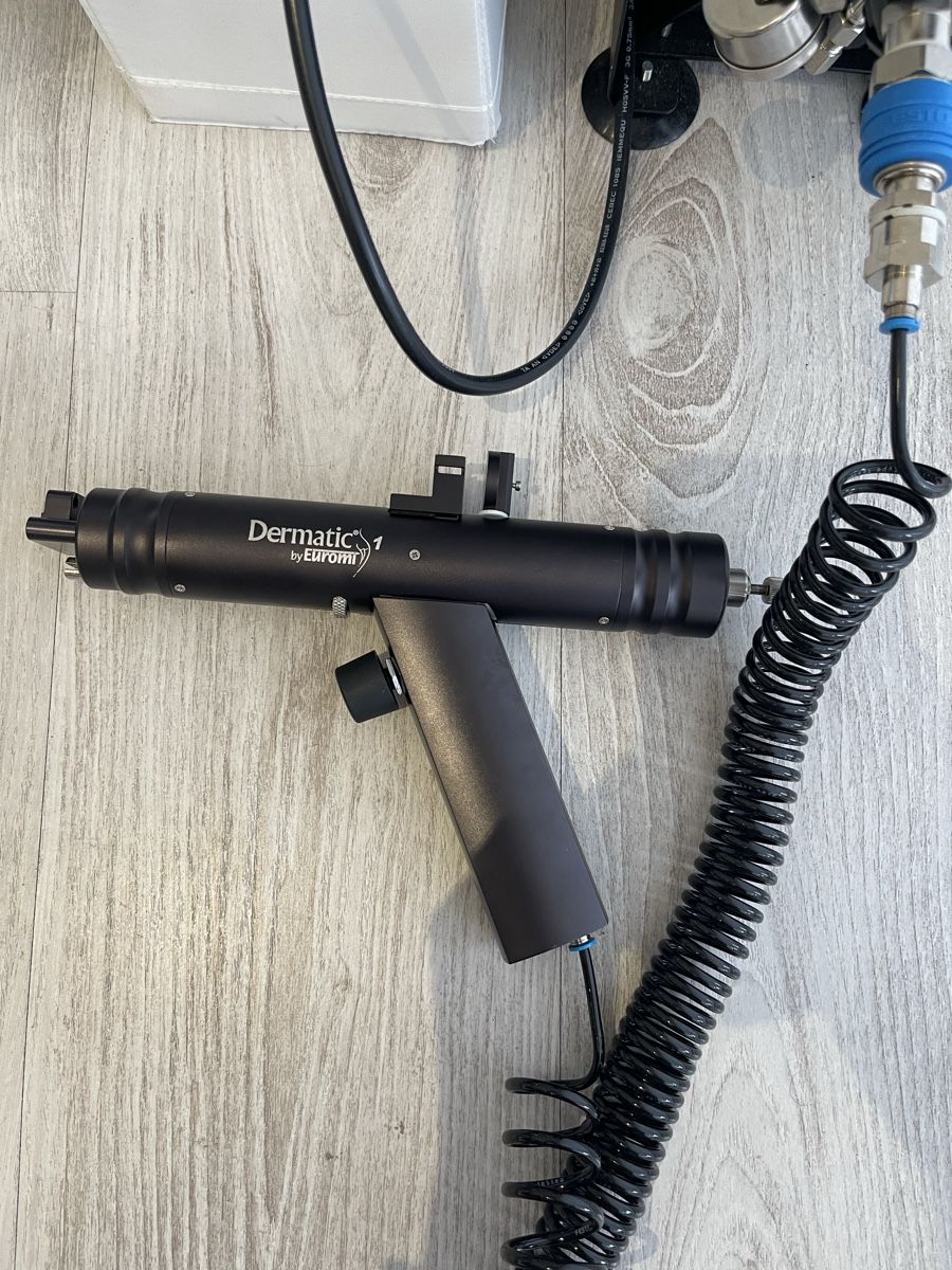 Attrezzature mediche: Mesogun Dermatic inklv. Kompressor – Usato da Winterthur venduto da lau_spc7