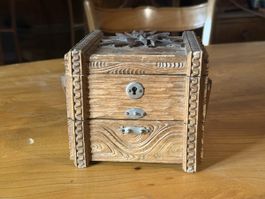 Boite à bijoux en bois de Brienz