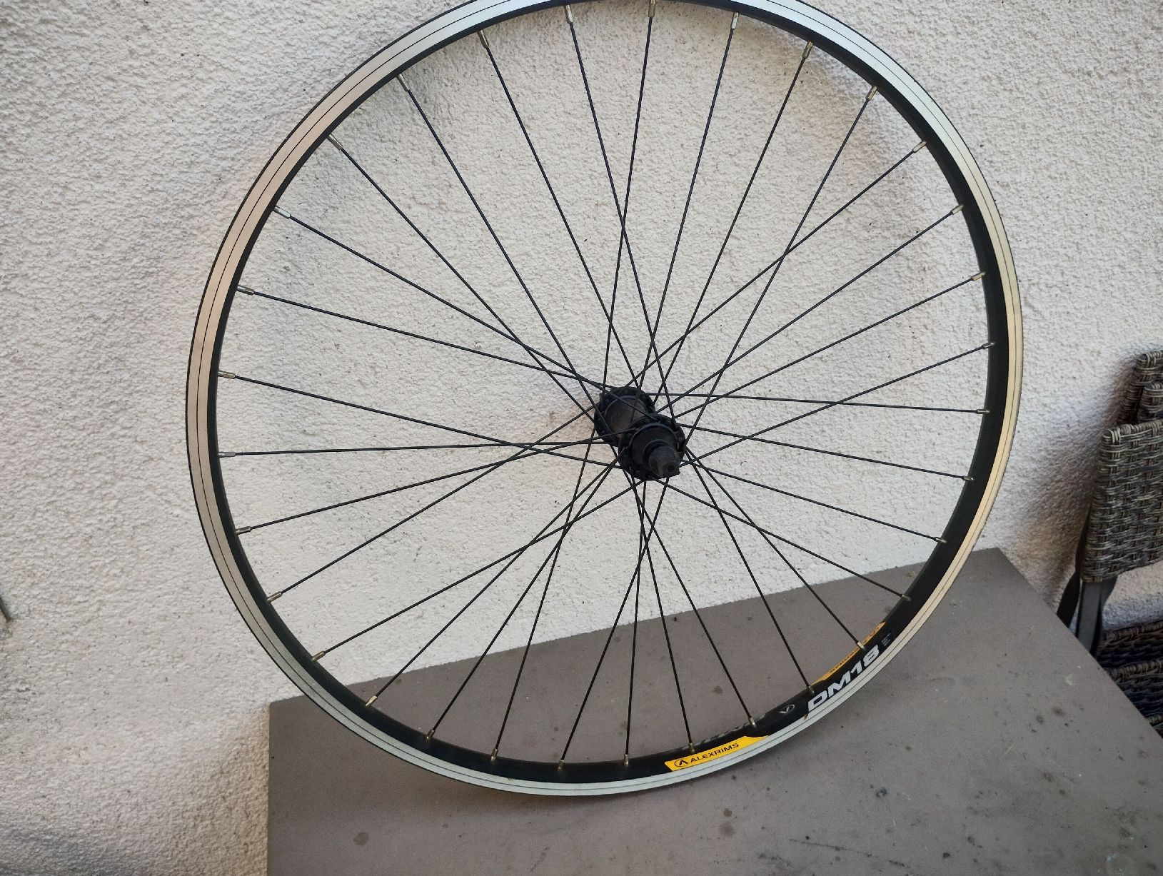 Pezzi di ricambio: Laufrad MTB 26" vorne - Neu  – Nuovo (secondo la descrizione) da Oetwil am See venduto da Kukuxumusu